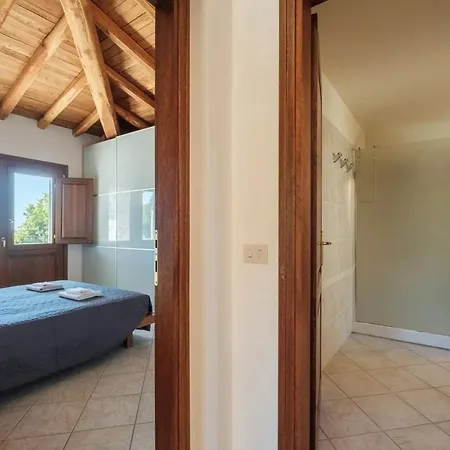 House In With Free Parking Nyaraló *