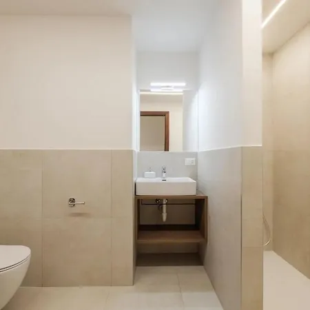 House In With Free Parking *